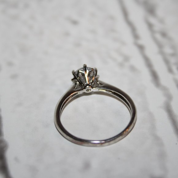 💎 Silver & CZ Solitaire Ring – Size 10.25 Sparkling Simplicity · Classic Design - Picture 4 of 6